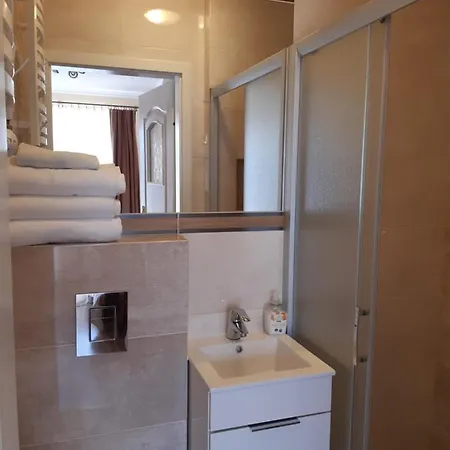 홈스테이 Bumerang Goscinne *